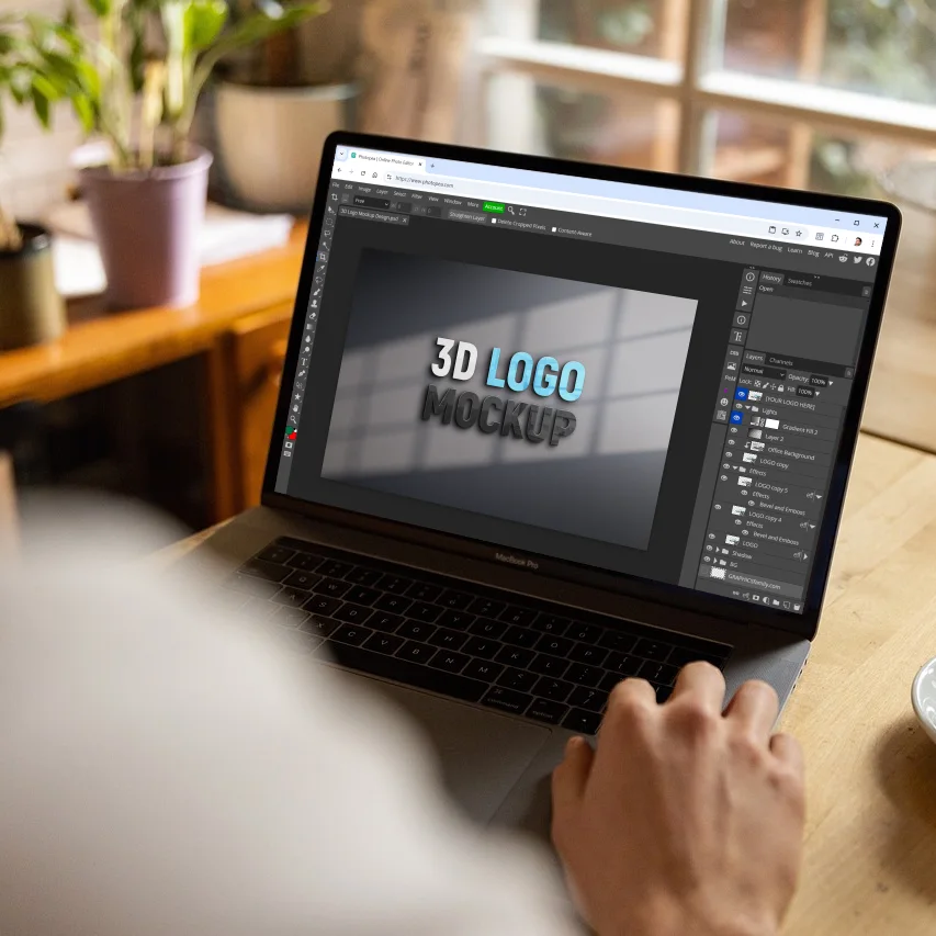 使用照片编辑器的自由职业者